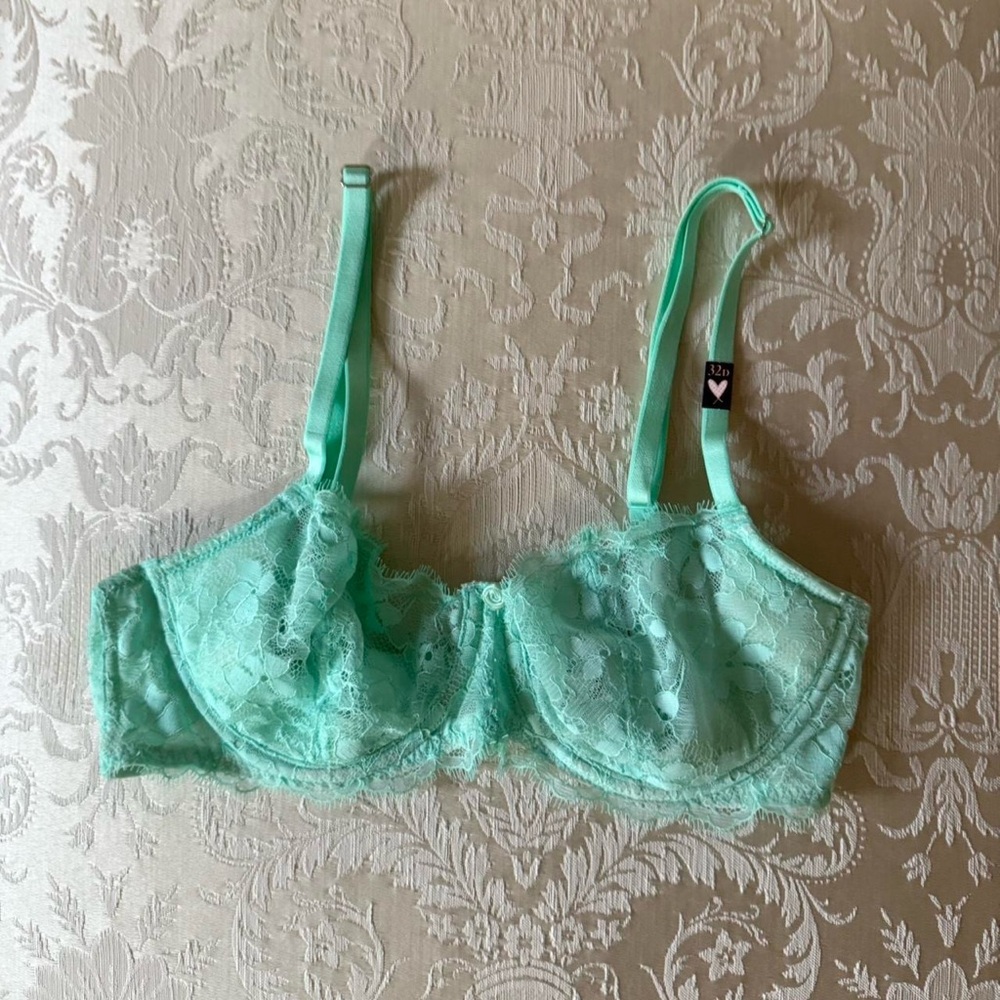 Victoria’s Secret Dream Angels lace pushup without padding wicked bra size 32D